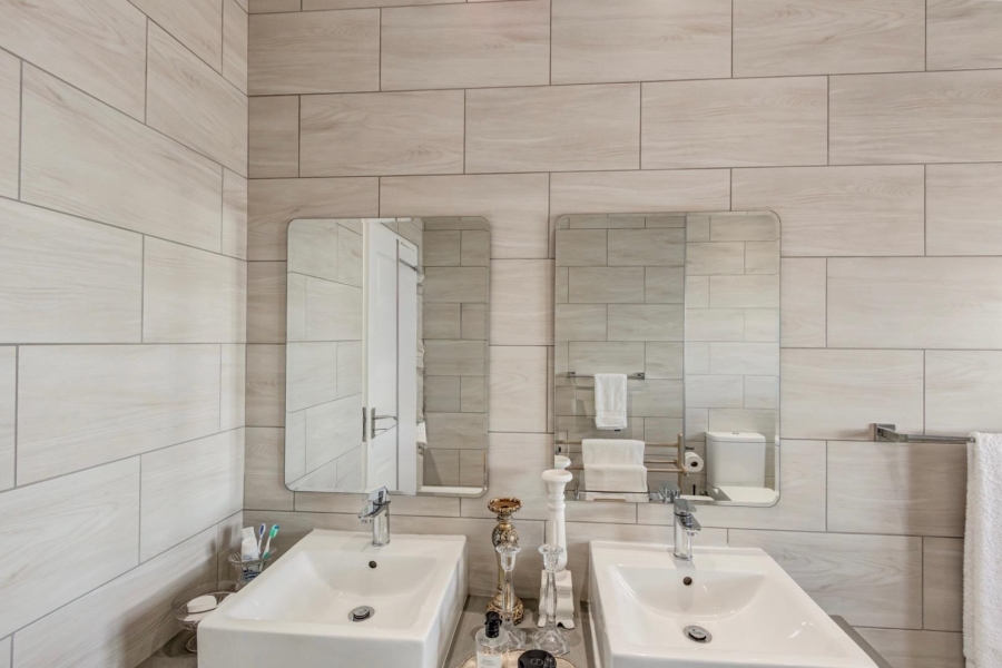 5 Bedroom Property for Sale in Kingswood Golf Estate Western Cape